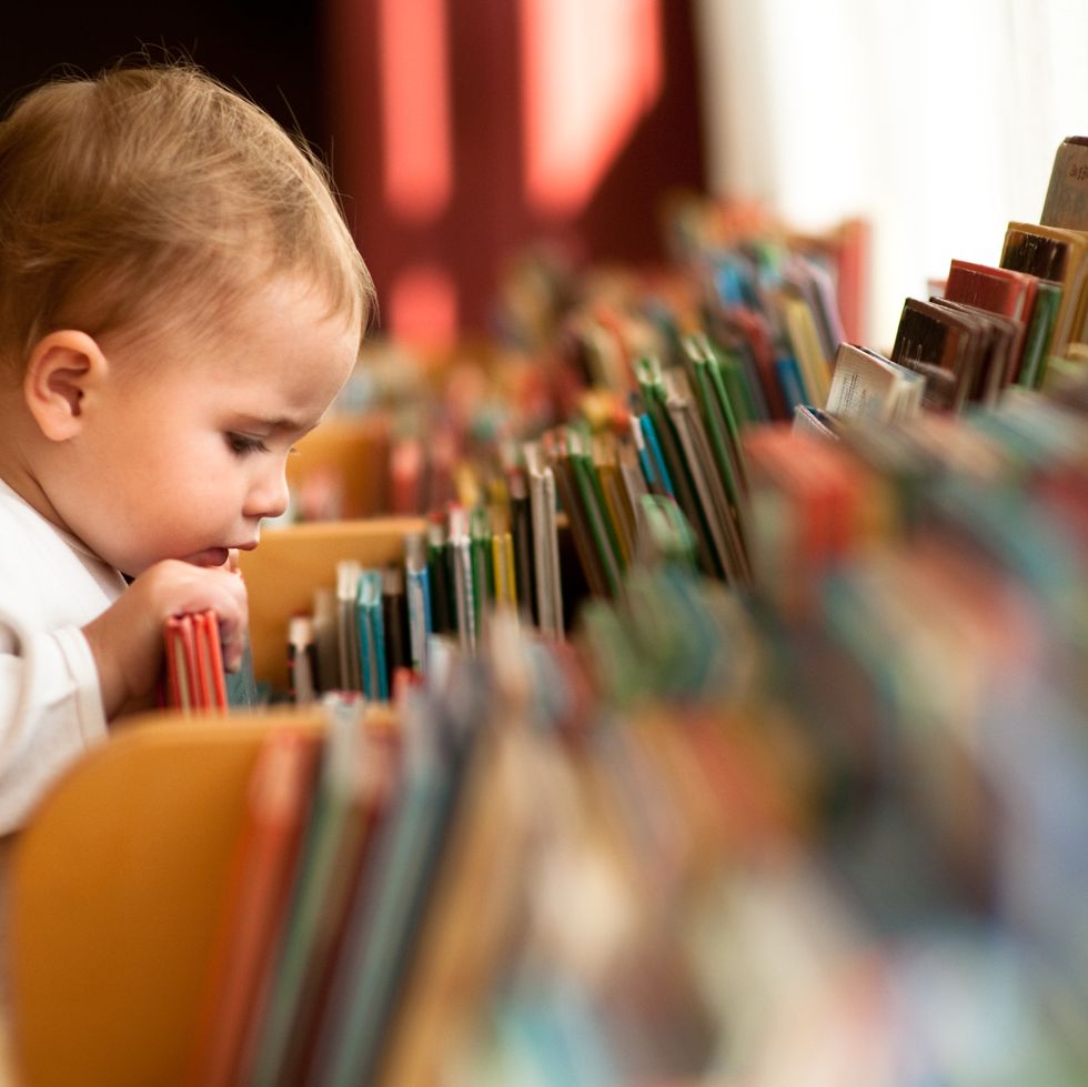 little girl in library