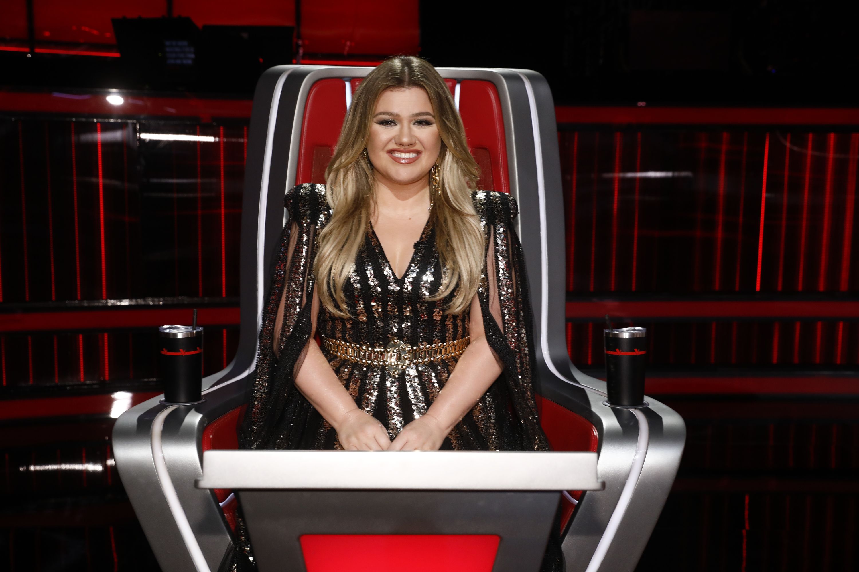 Kelly Clarkson's Best Outfits On 'The Voice'