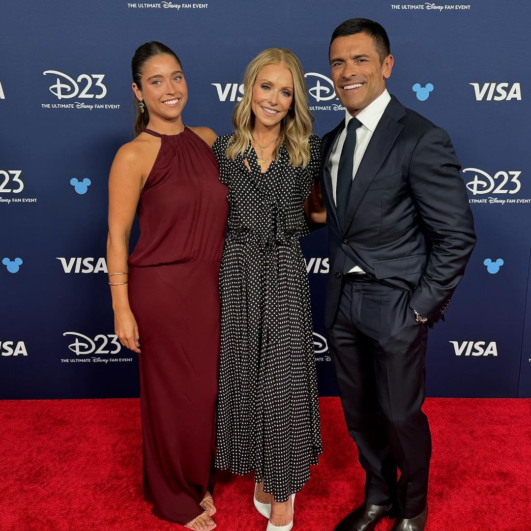 Lola Consuelos Dipped Into Mom Kelly Ripa's Closet, and the Star Has  Thoughts About It