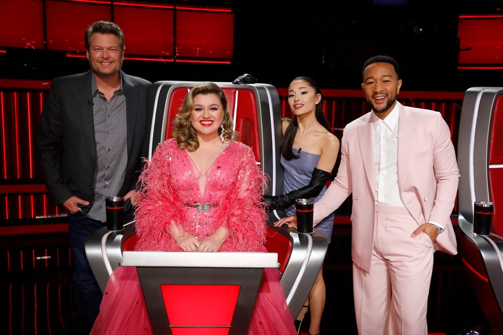 Kelly Clarkson's Best Outfits on 'The Voice'