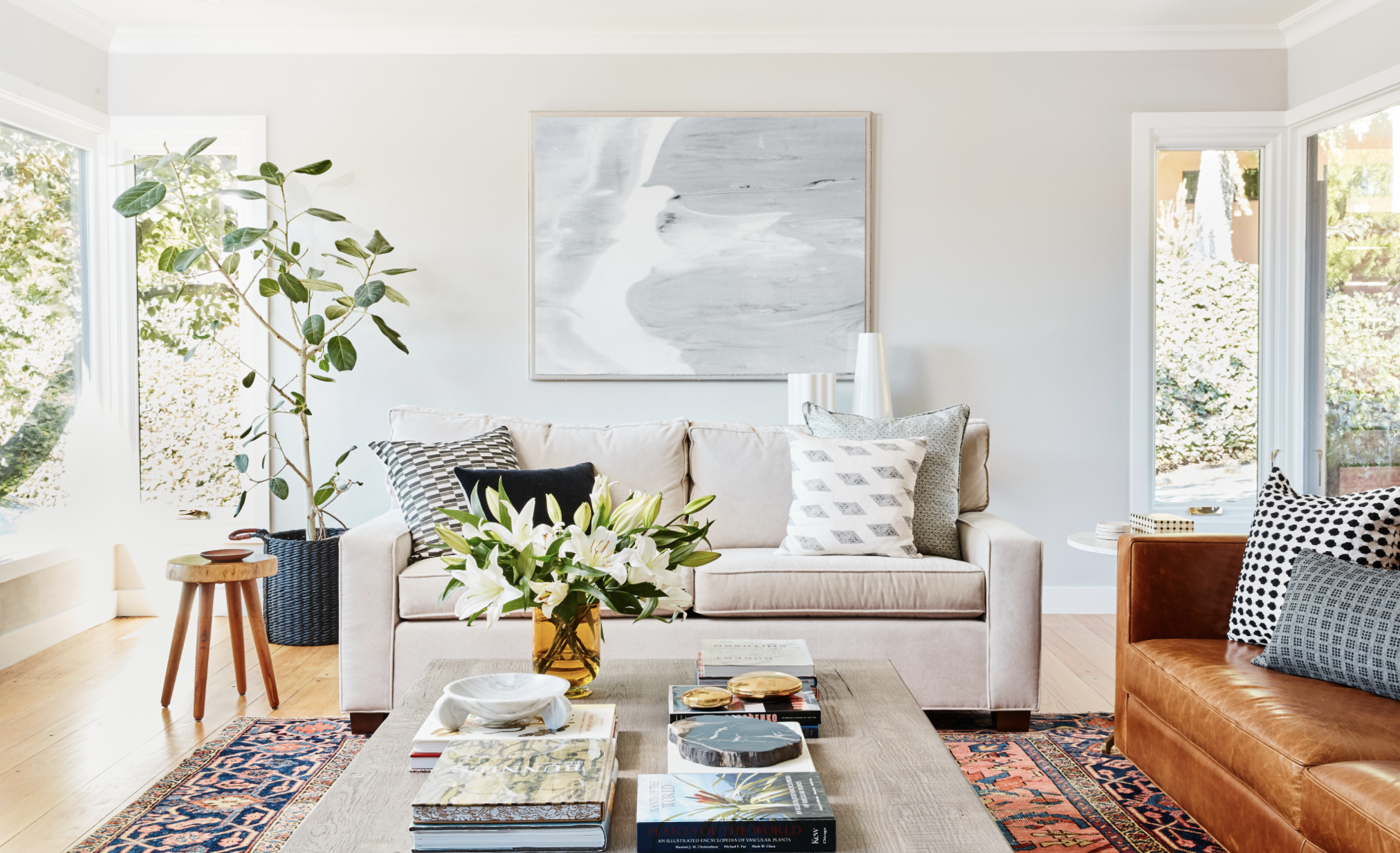 6 Best Feng Shui Living Room Ideas, According to Experts