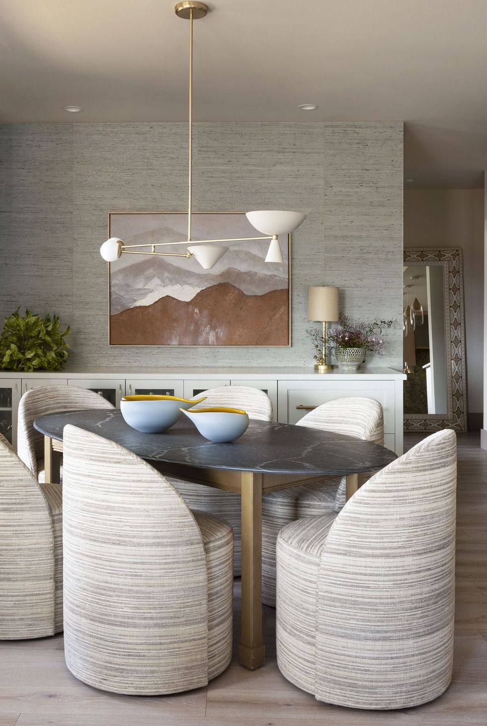25 Elegant and Exquisite Gray Dining Room Ideas