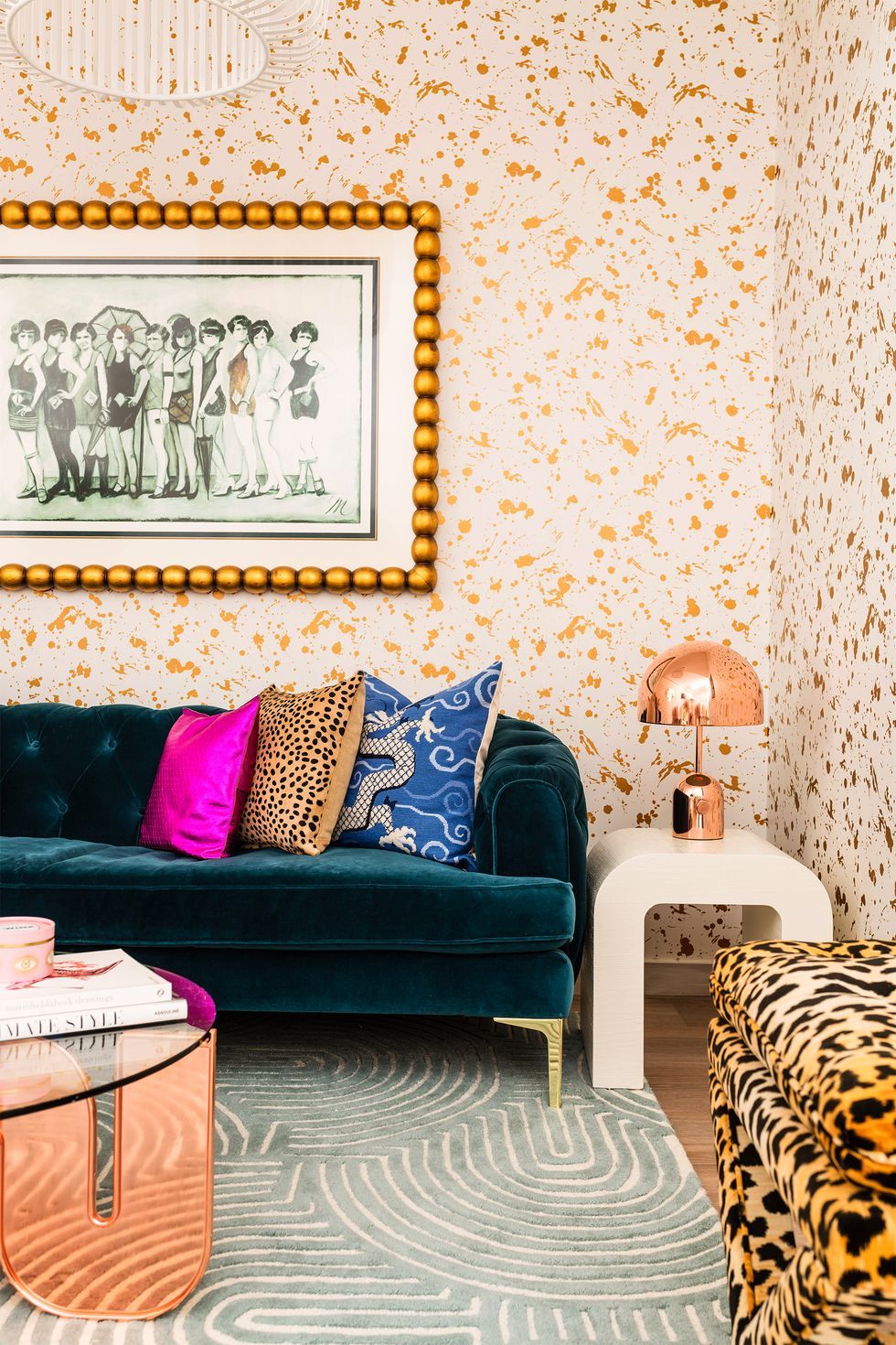 speckled wallpaper, paired with an emerald velvet sofa living room