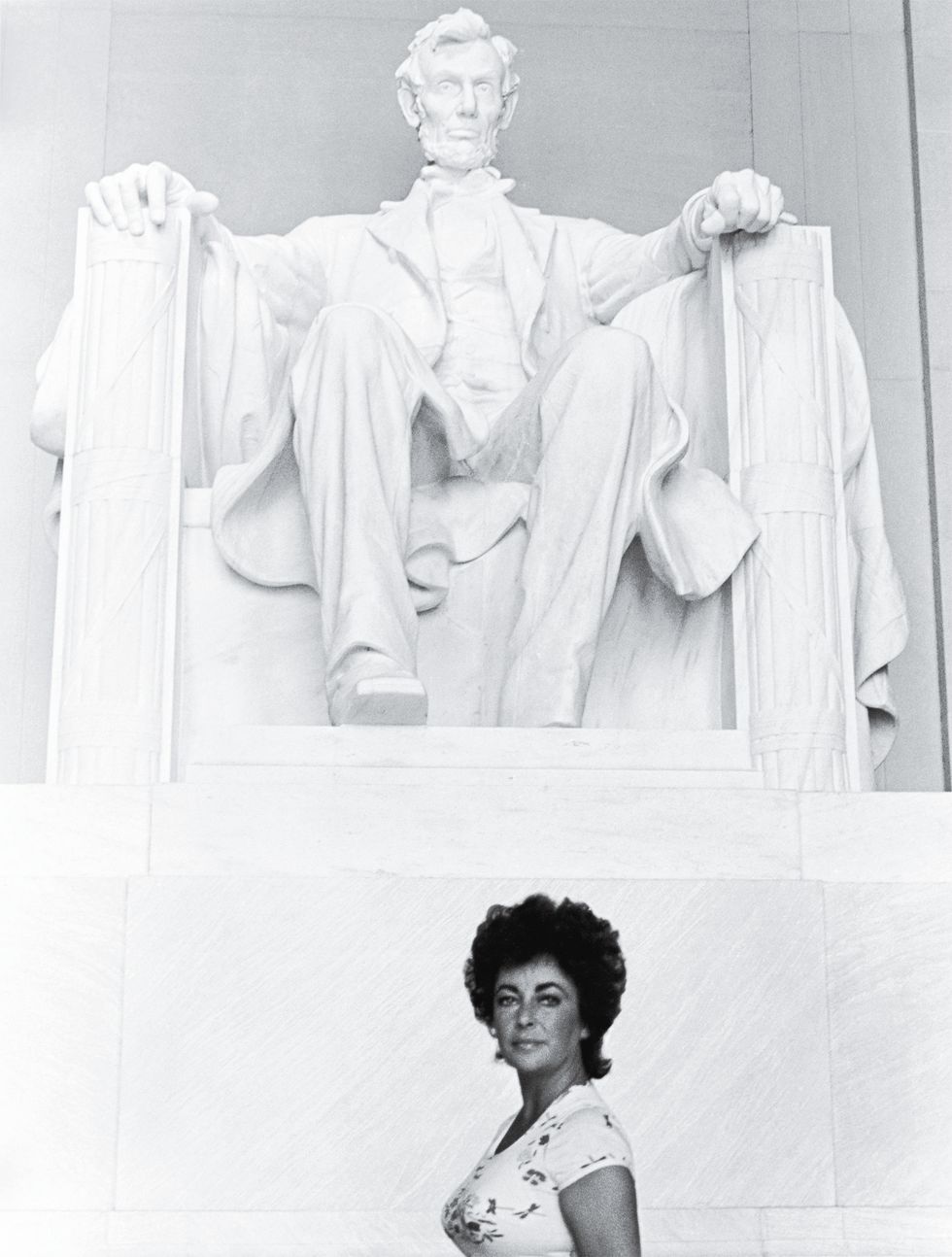 ​Elizabeth Taylor at the Lincoln Memorial in 1976.