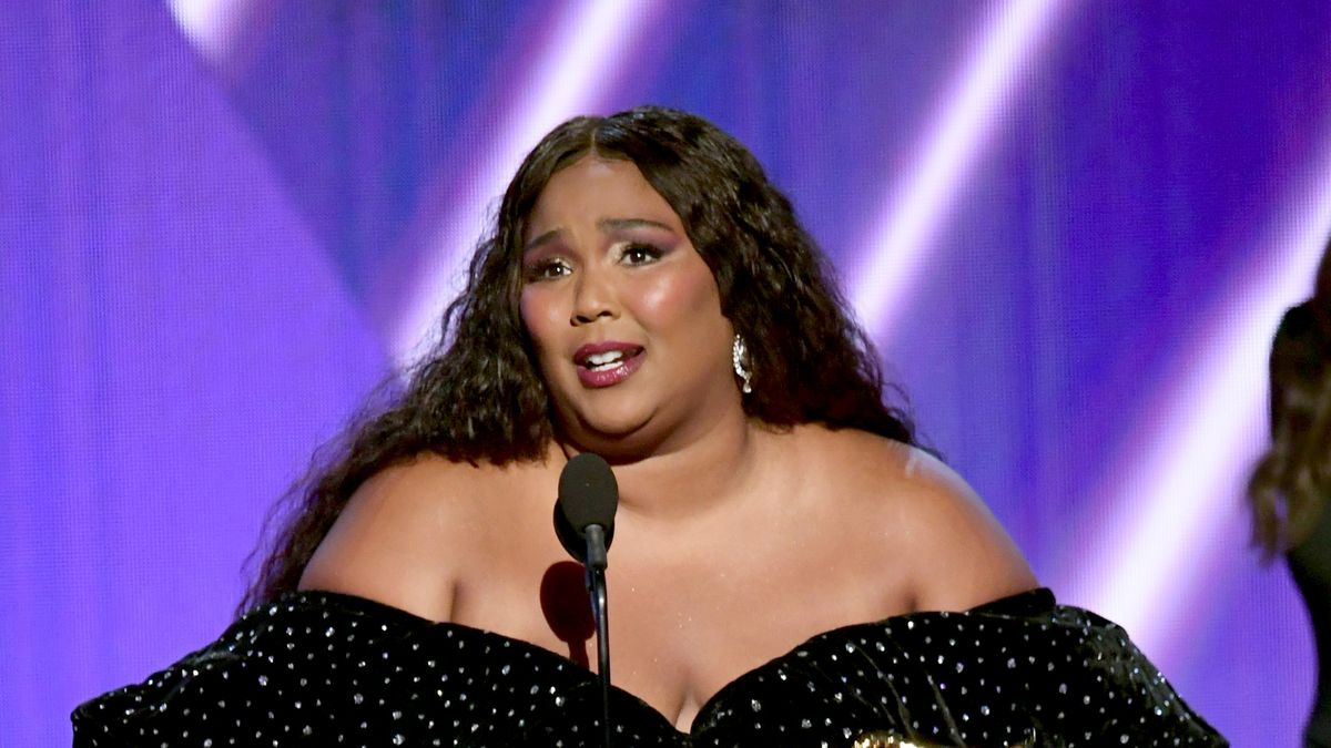 Lizzo Debuts Good as Hell New Hairstyle at Super Bowl 2024