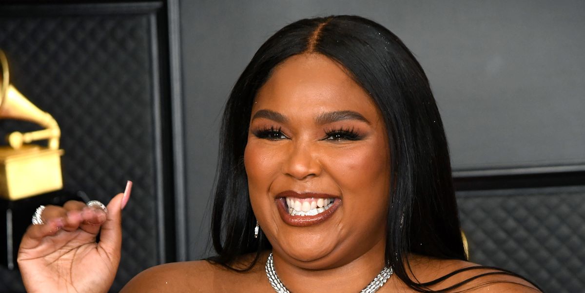 Shop Lizzo's Yitty Look, Lizzo Dances in Bum-Cutout Leggings and a  Matching Pink Bra