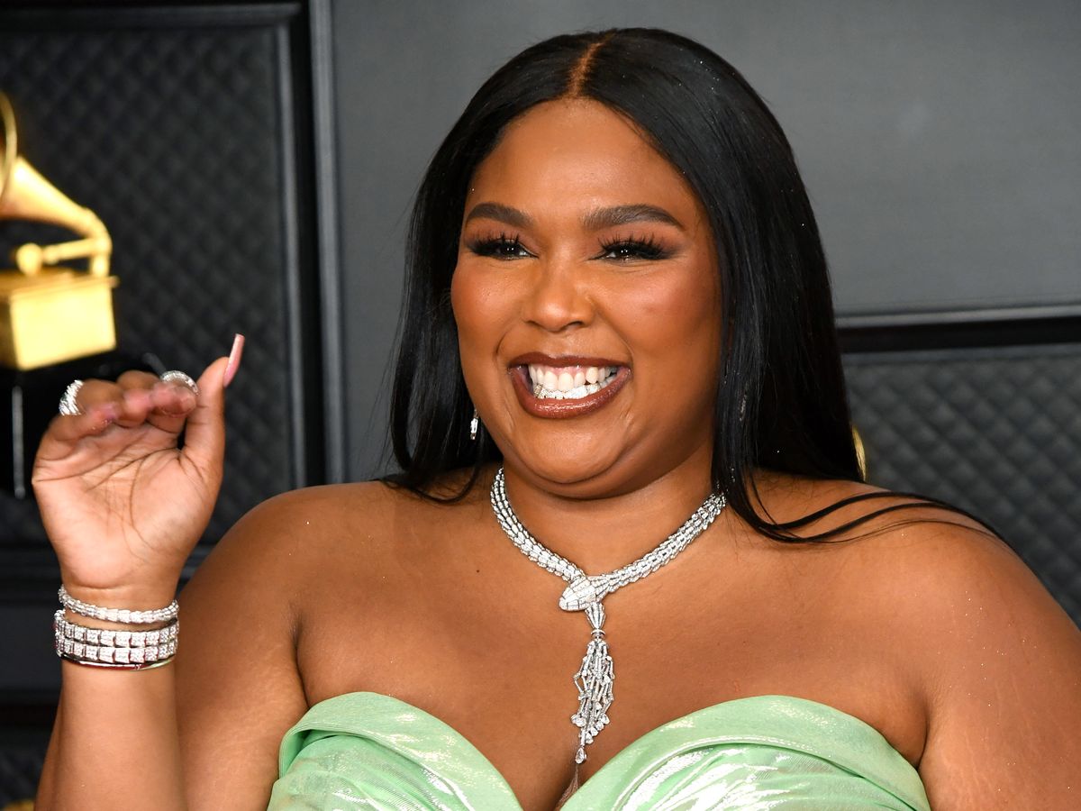 Lizzo rocks the naked trend with bum and thigh cutout leggings