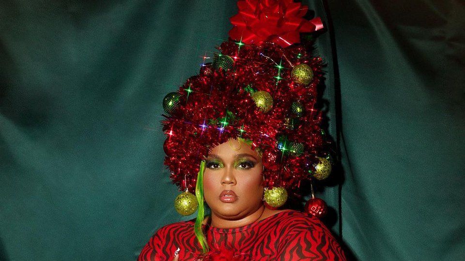Lizzo's supremely extra Mrs Grinch costume is everything