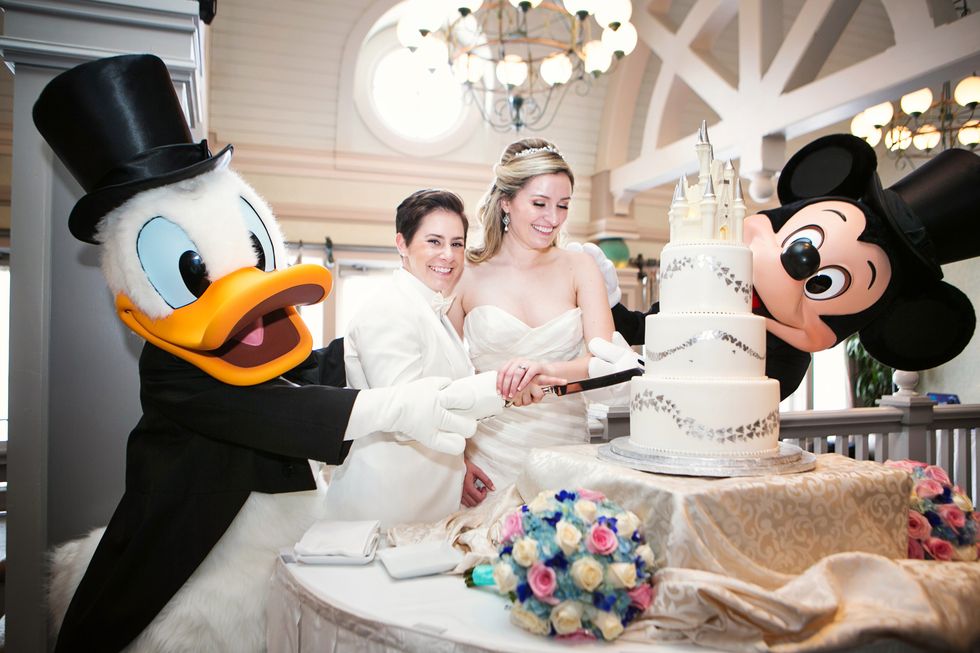 Mini World  Mini, Disney wedding cake, Topper