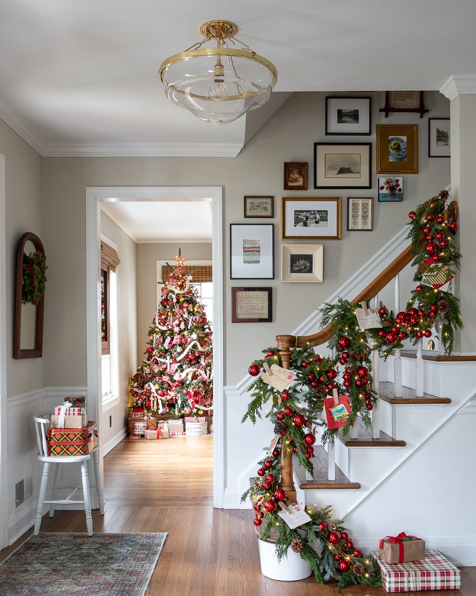 40 Ways to Decorate a Small Space for the Holidays