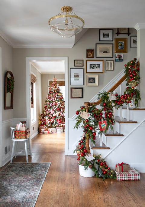 30 Brilliant Holiday Decorating Tricks for Small Spaces