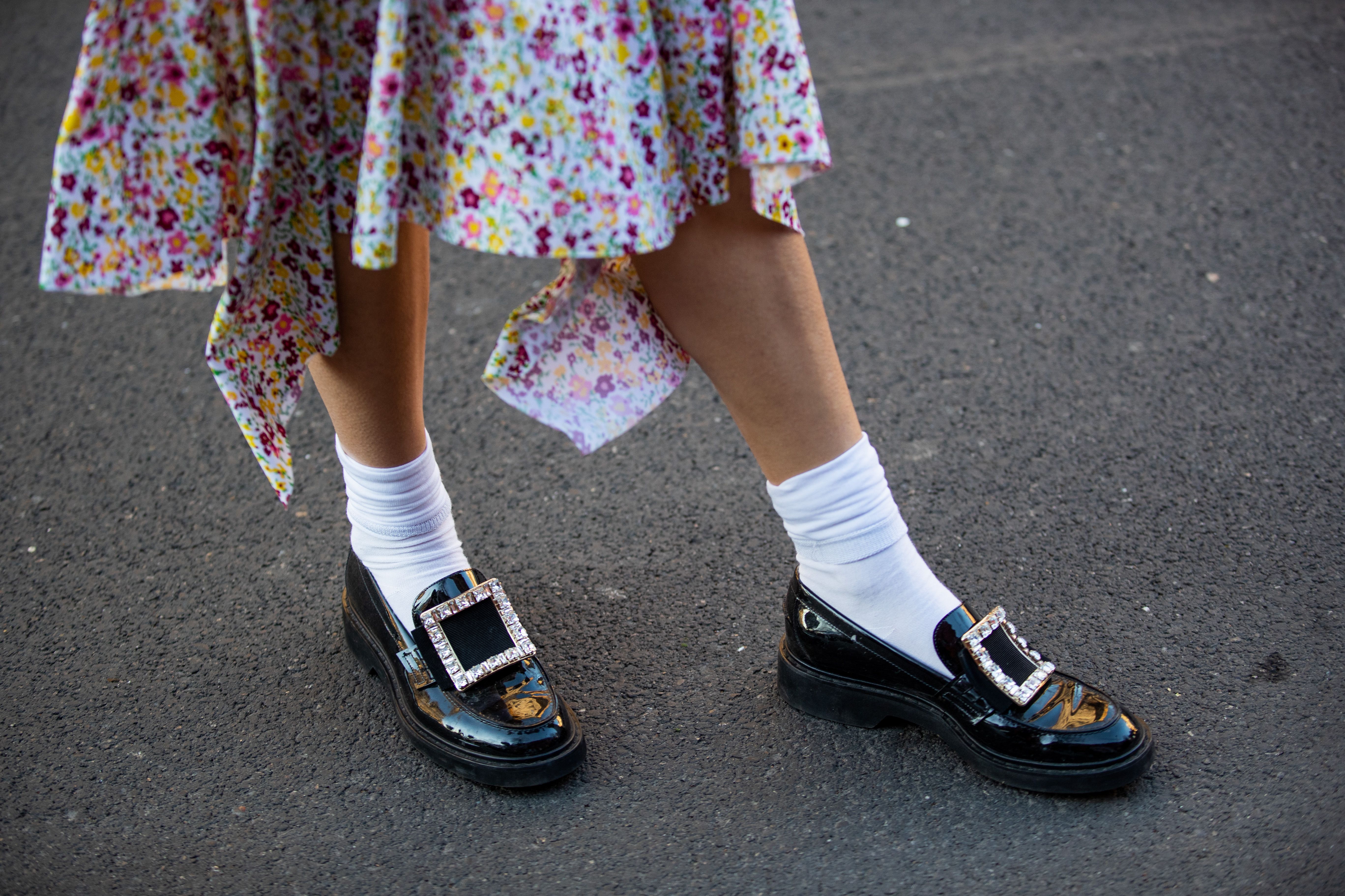 Gespot de perfecte The Row loafer dupes bij COS