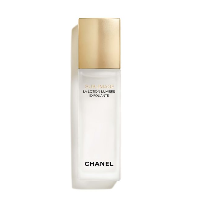La loción de belleza 'Sublimage La Lotion Lumière Exfoliante', de Chanel (140 €). El primer paso del ritual de hidratación del tratamiento.