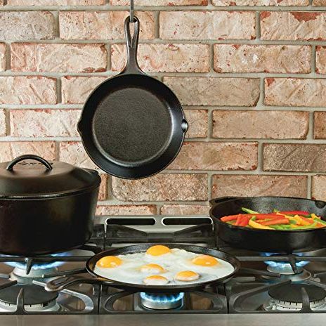 Cookware and bakeware, Frying pan, Cooktop, Stove, Iron, Room, Gas stove, Breakfast, Dish, Kitchen stove, 