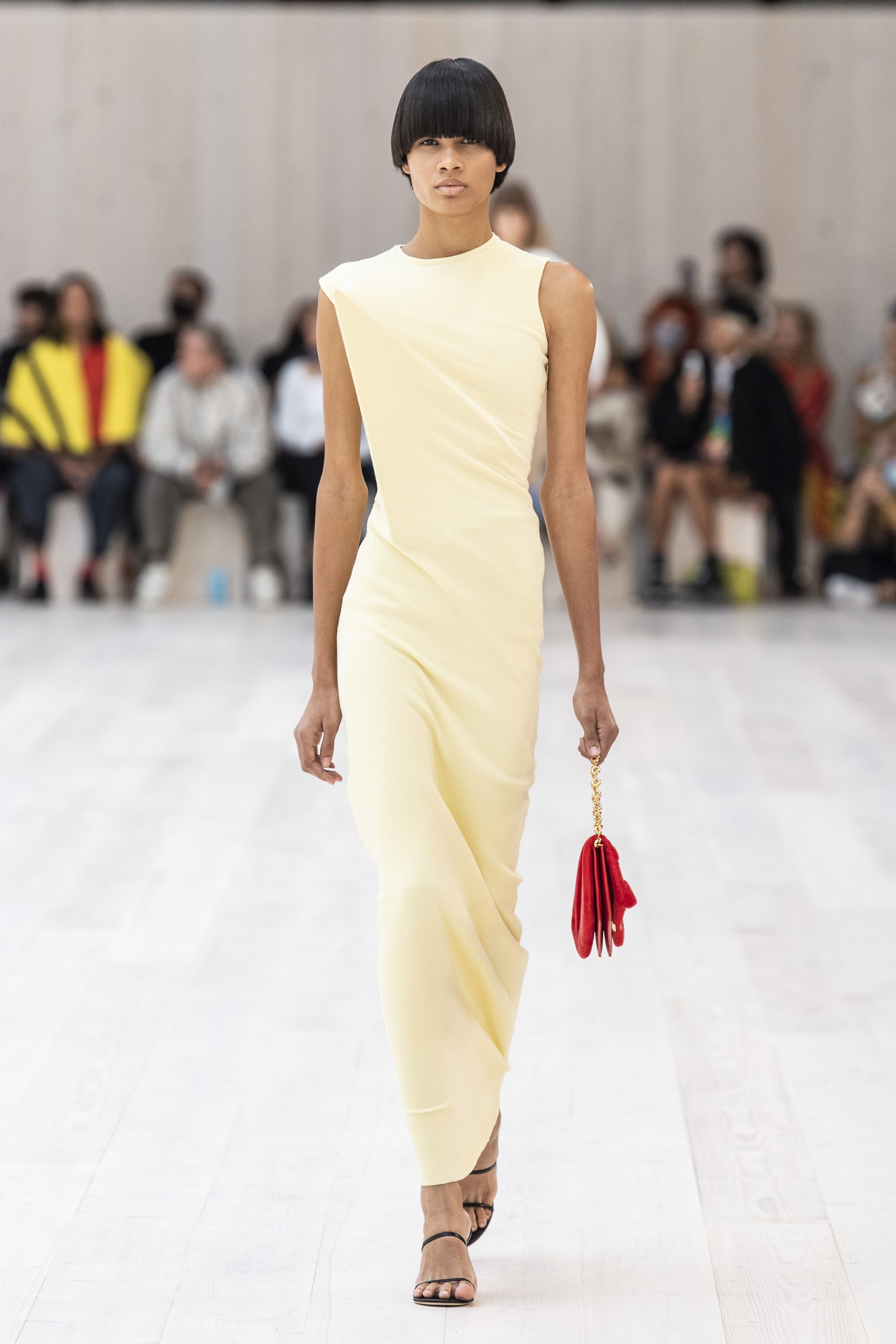 LOEWE アイボリー レザー ハイヒール