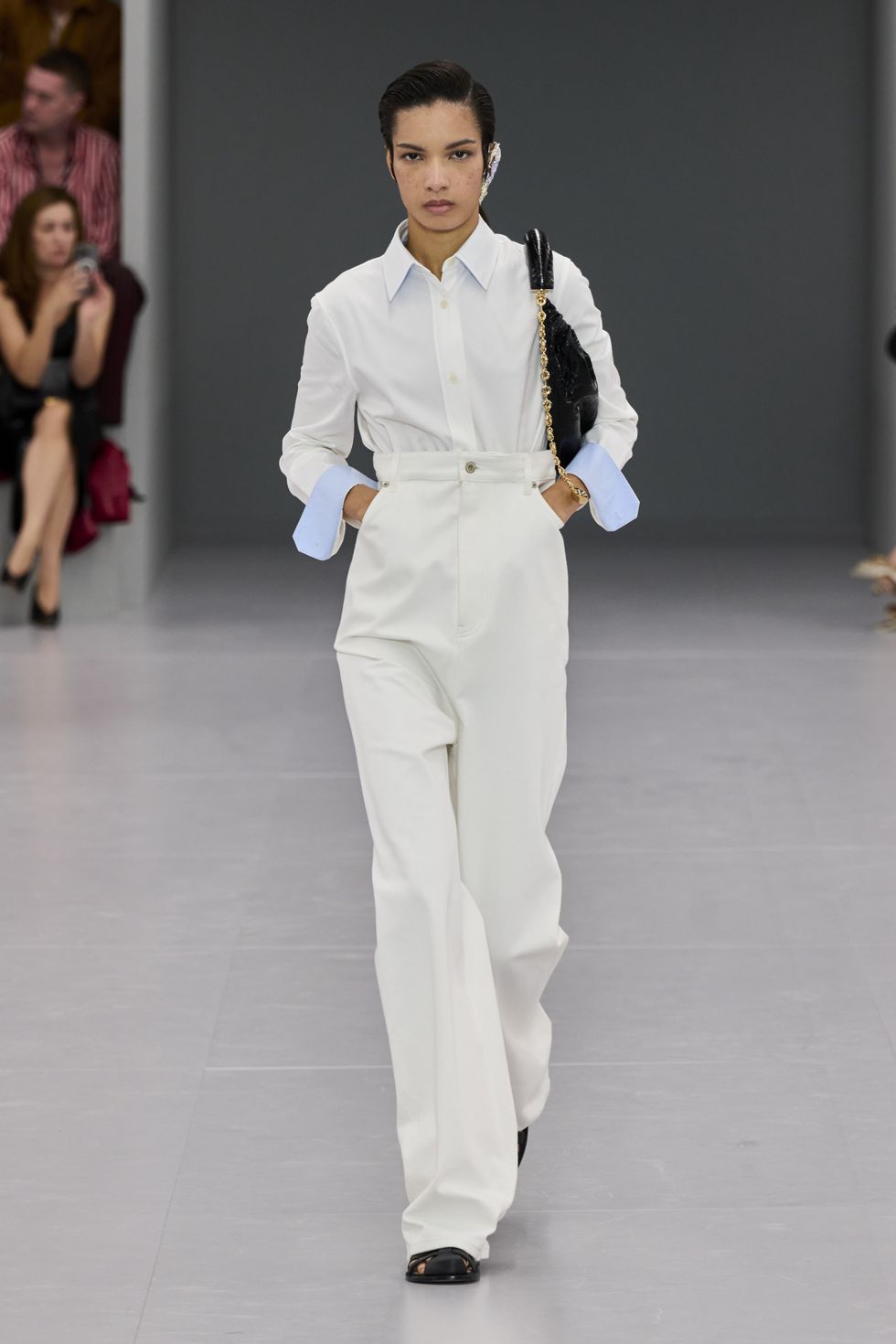 la camicia bianca tendenza moda primavera estate 2024