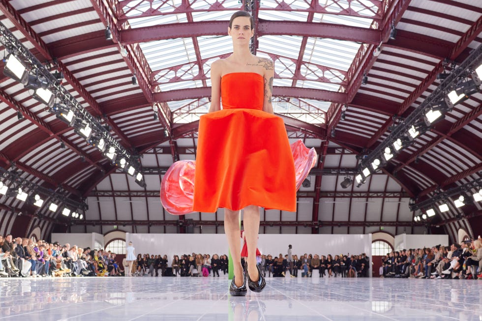 Loewe : Runway - Paris Fashion Week - Womenswear Spring/Summer 2023 paris, france september 30 editorial use only for non editorial use please seek approval from fashion house a model walks the runway during the loewe womenswear springsummer 2023 show as part of paris fashion week on september 30, 2022 in paris, france photo by peter whitegetty images