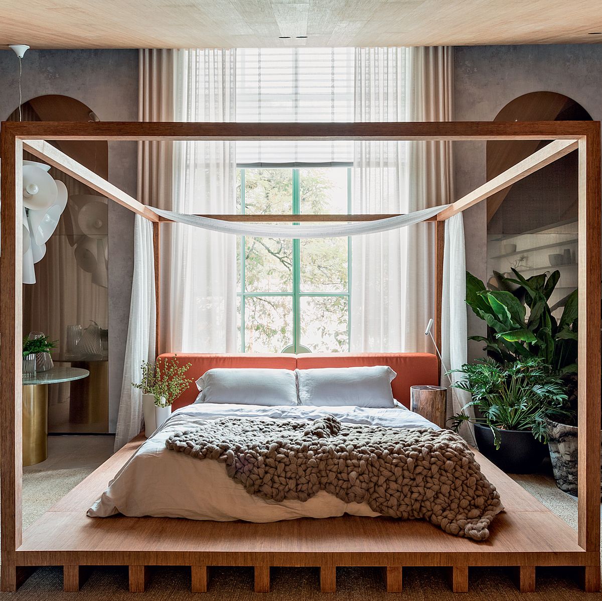 Hogar jardín dormitorio minimalista en tonos verdes y madera cama