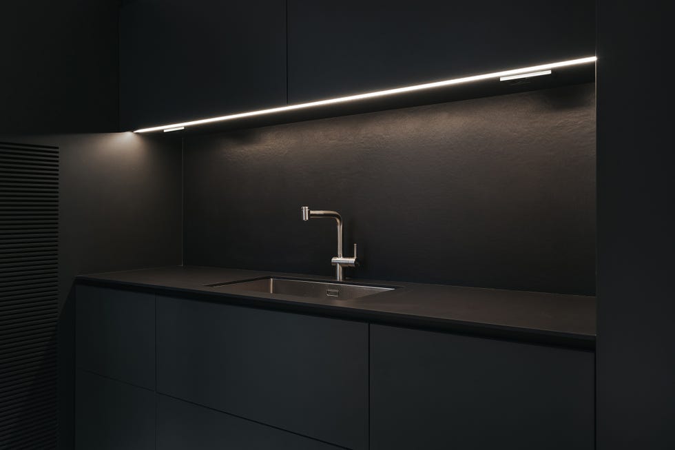 cocina minimalista de color negro