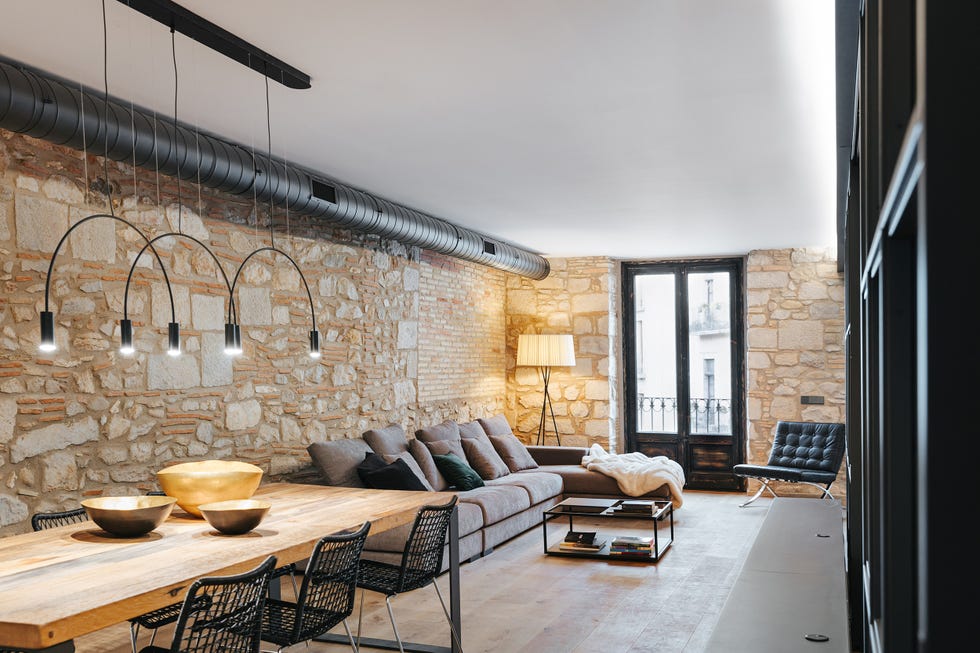loft industrial con paredes de piedra vista
