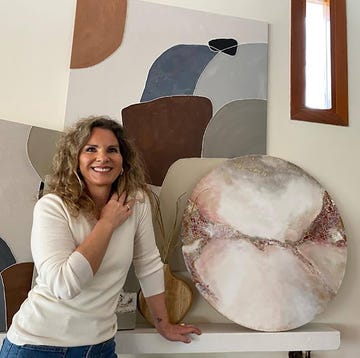 Lola Castillejos es una artista plástica que crea cuadros texturizados con algodón, arena de playa y sal lola castillejos es una artista plastica que crea cuadros texturizados con algodon, arena de playa y sal