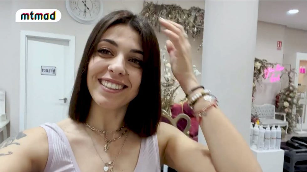 lola mencía, de supervivientes, se hace un radical cambio de look en el pelo