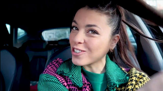 lola mencía, de supervivientes, se hace un radical cambio de look en el pelo