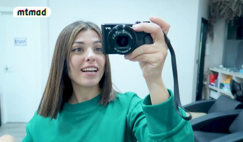 lola mencía, de supervivientes, se hace un radical cambio de look en el pelo