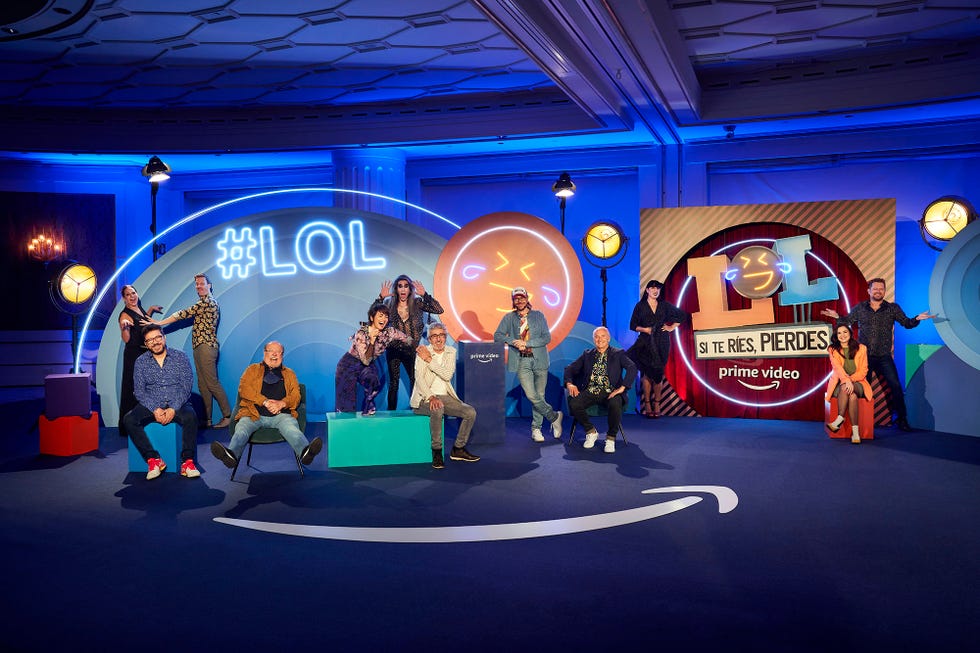 10 cómicos españoles posan durante la presentación del nuevo programa de humor de prime video