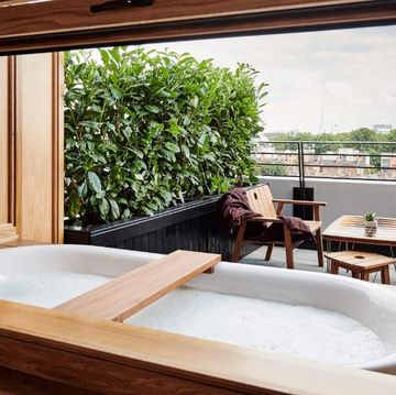 london hotels with hot tub in room