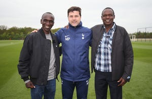 Eliud Kipchoge y Patrick Sang con Pochettino