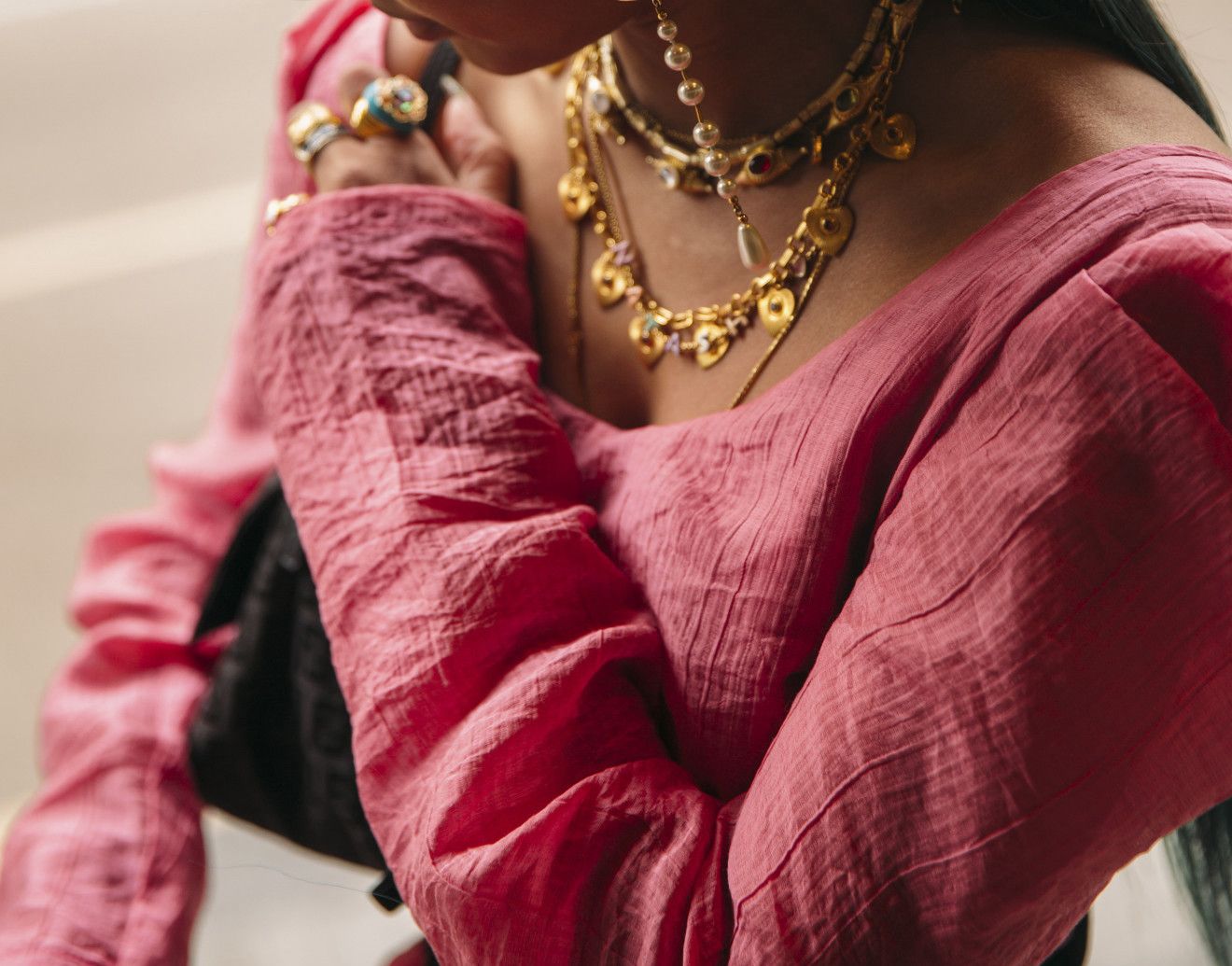 Collana lunga con pendente in quarzo rosso