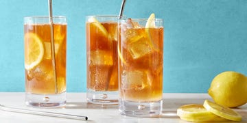 long island iced tea in a glass with lemon slices