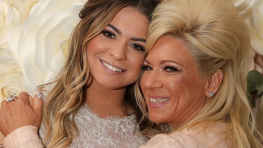 preview for EXCLUSIVE: 'Long Island Medium' Theresa Caputo Reads a Mother and Daughter