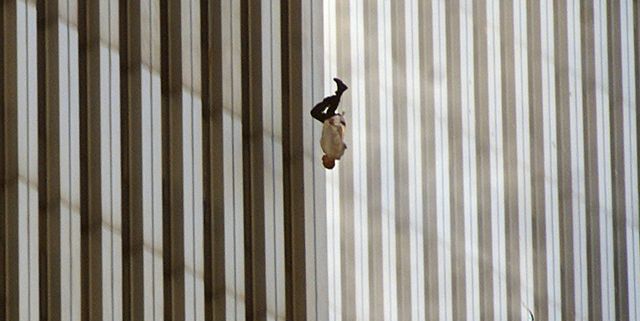 Люди выпрыгивают из окон 11 сентября