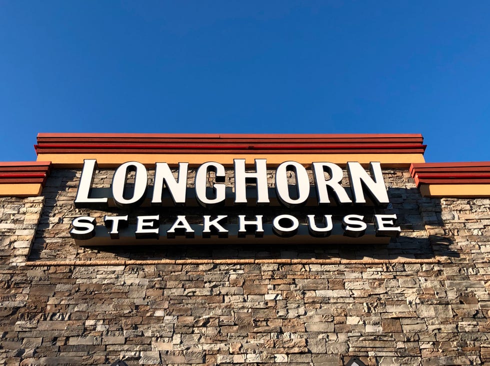 longhorn steakhouse exterior sign, rego park mall, queens, ny