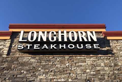 longhorn steakhouse exterior sign, rego park mall, queens, ny