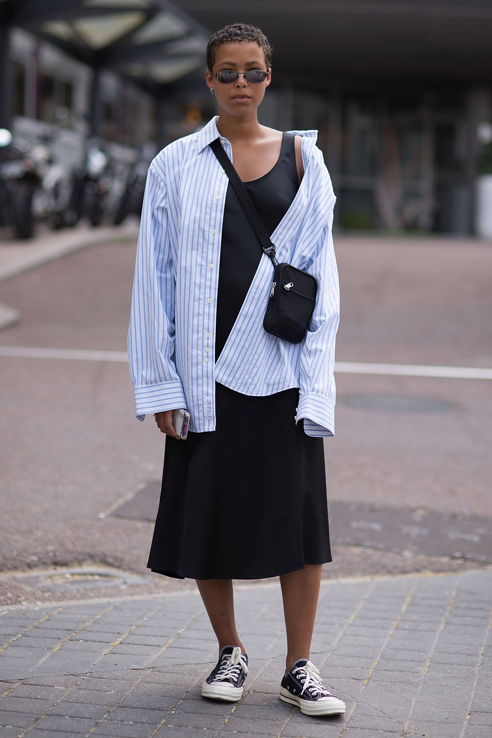 Vestido negro best sale con remera blanca