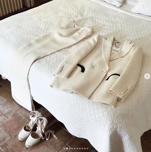 White, Beige, Outerwear, Footwear, Shoe, Trench coat, Coat, Fashion accessory, 