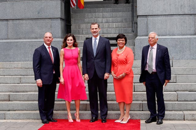 Red, Event, Suit, Team, Businessperson, White-collar worker, Formal wear, Management, Tourism, 
