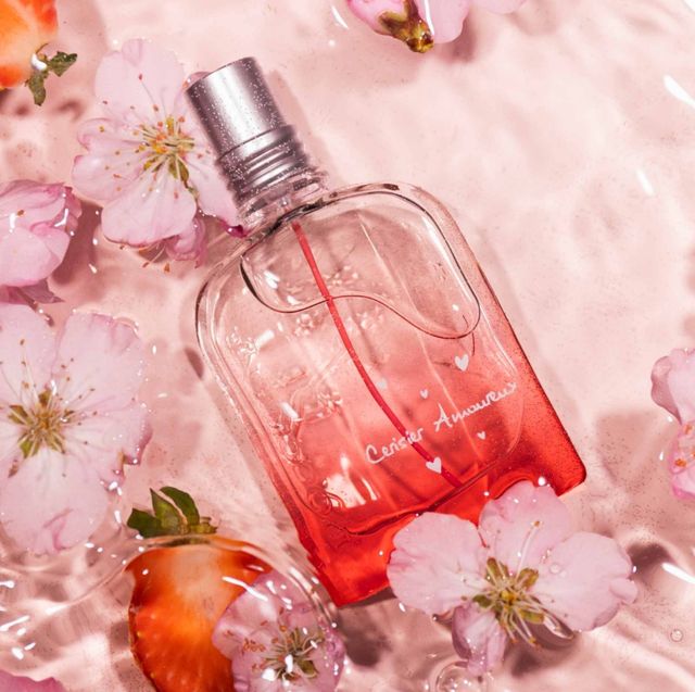 10款櫻花香水推薦「甜美果香融合粉嫩櫻花、柔和木質花香調」把春天的浪漫全穿在身上