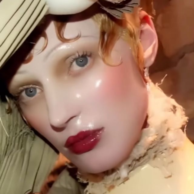 真的是零毛孔！maison margiela高訂秀「瓷娃娃妝」光滑到以為戴上面具