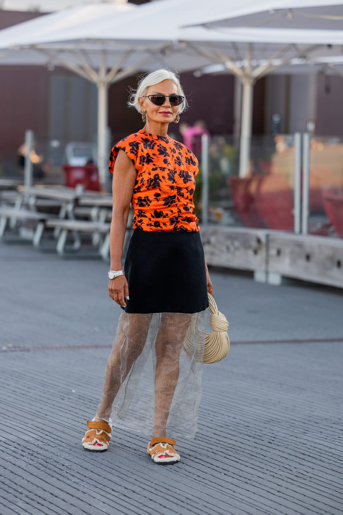 Mi madre de 71+ ha encontrado en Zara 5 conjuntos de manga corta para todos sus cafés con amigas en verano