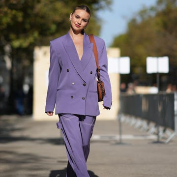 traje de chaqueta morado