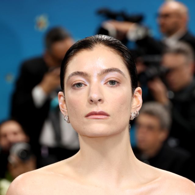 gala met 2025 świętująca