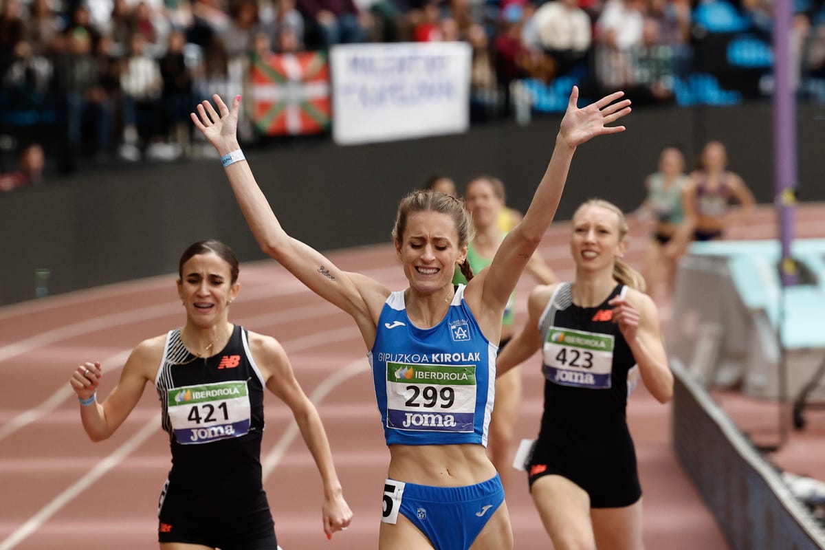 Qu diferencia al atletismo en pista cubierta