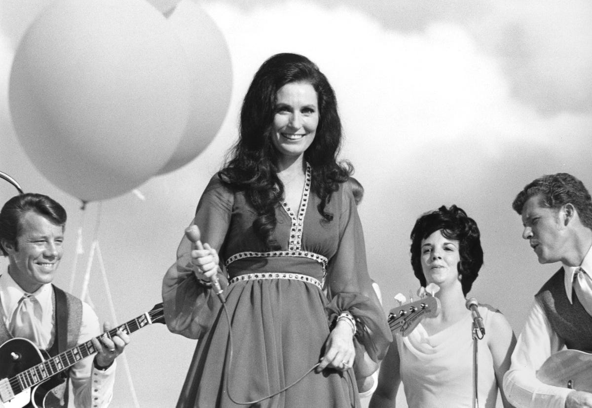 Remembering Loretta Lynn, the Outlaw Feminist in Nashville