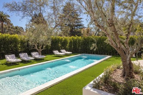 the pool at lori loughlin's former mansion in bel air, sold by josh flagg