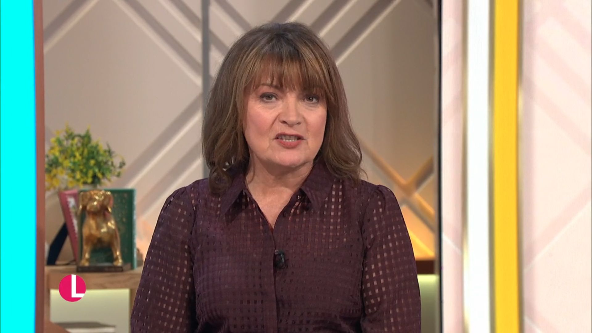 Lorraine Kelly halts show to announce death of co-star