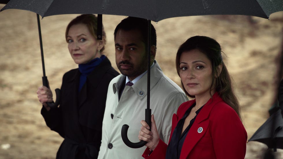 lorraine, seth and emily walk together while holding umbrellas in designated survivor season 3